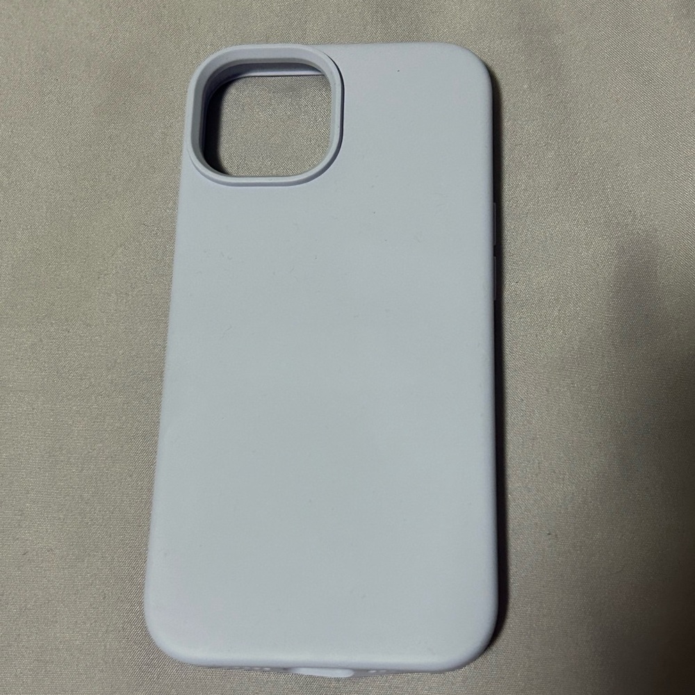 Silicone Lavender iPhone 14 case MagSafe